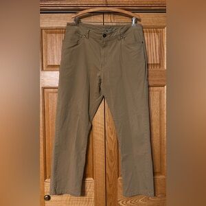 G.H. Bass & Co. Men's Khaki Chinos 32x30